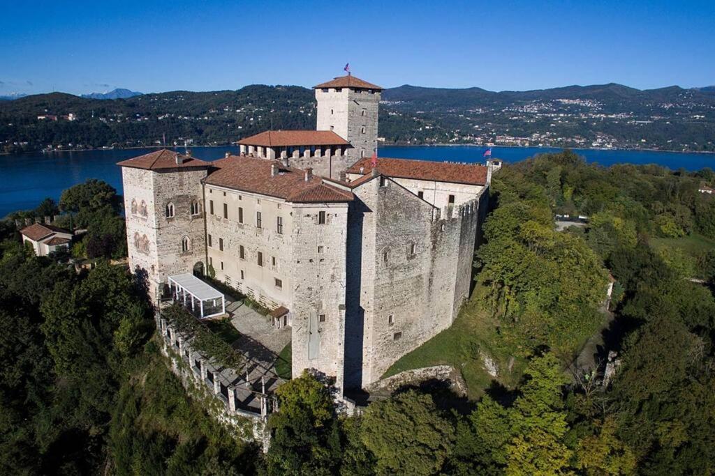 Lago Maggiore, Leggiuno, Ampio Appartamento Dış mekan fotoğraf